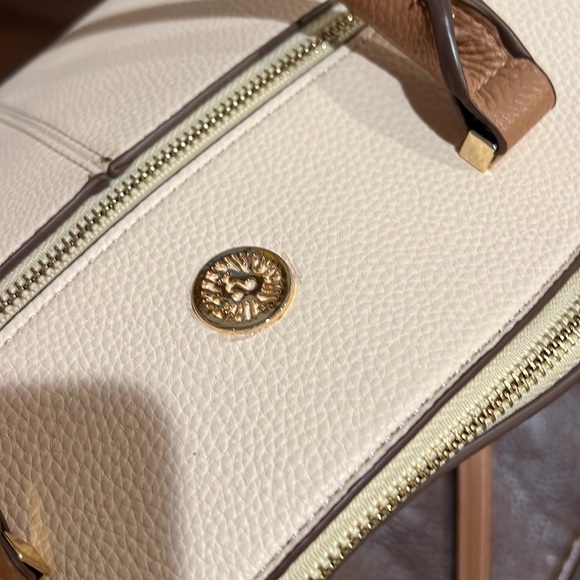 Anne Klein creamy buff color with beautiful saddle color straps. - Picture 6 of 17